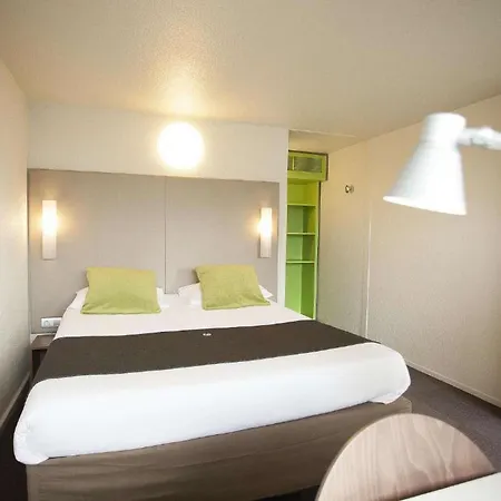 Hotel Campanile Taden